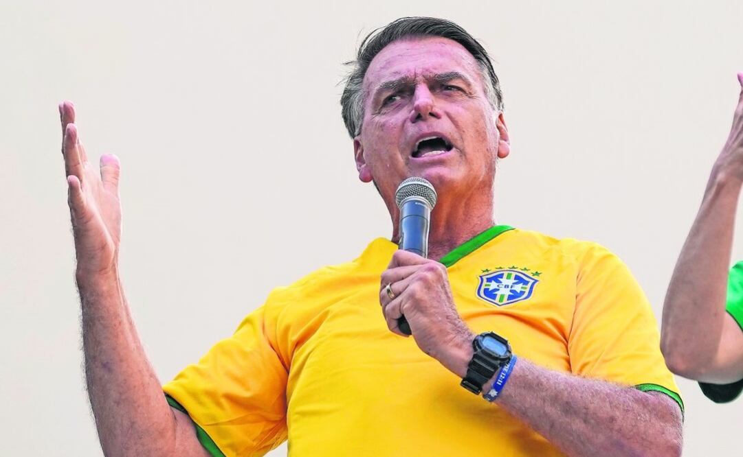 Jair Bolsonaro, exmandatario brasileño, busca revertir la condena de octubre del año pasado en la que el Tribunal Electoral, concluyó que abusó de su poder económico y político durante la campaña electoral. Foto: AP/Archivo