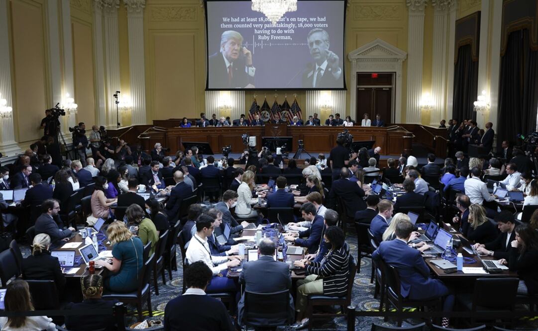 Donald Trump y Brad Raffensperger, secretario de Estado de Georgia, durante la cuarta audiencia sobre la investigación. Foto: AFP