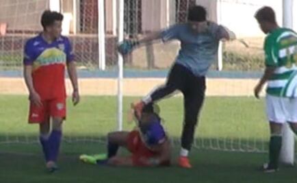 Suspenden cuatro años a portero que pateó cabeza de rival