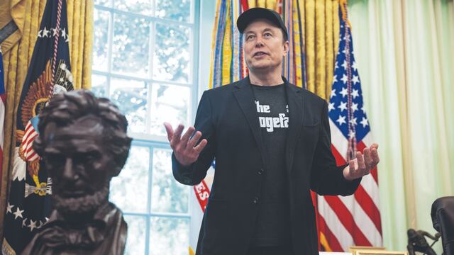 Acciones de Tesla caen tras anuncio de Elon Musk sobre nuevo partido político en EU; registra pérdidas de al menos 6%