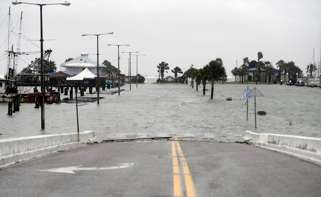 El sistema dejó fuertes lluvias e inundaciones en el sur de Texas, donde se presentaron apagones, y en el noroeste de México (Foto: AP)