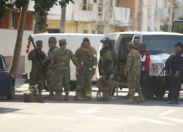 Semar y Protección Civil desalojan dos hoteles en Veracruz