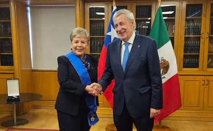 Condecoran a Alicia Bárcena en Chile; próxima semana inicia funciones en SRE