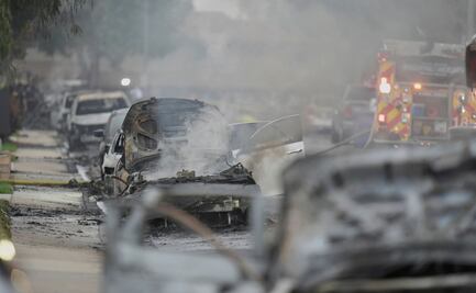 Avioneta se estrella en vecindario de San Diego; hay dos muertos