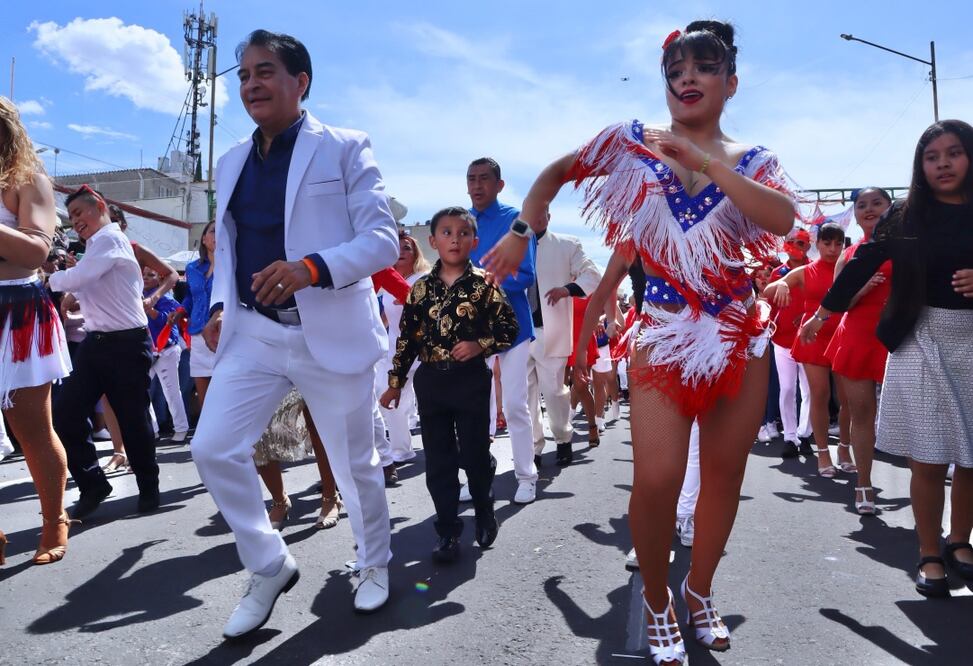 Tepito baila por la paz; más de 15 mil personas rinden homenaje a Héctor Lavoe con salsa y sonideros. Foto: Especial