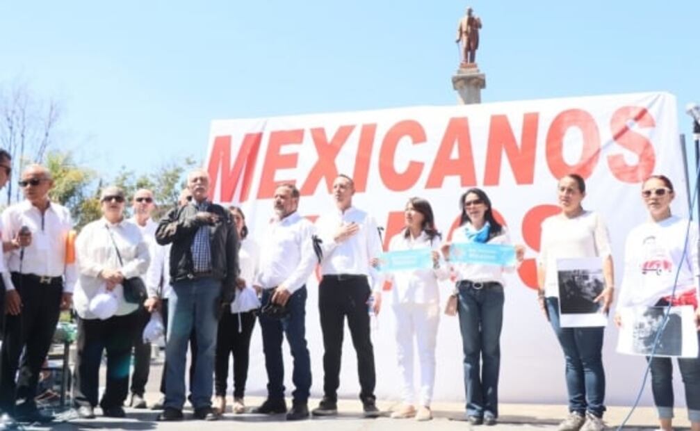 Familia LeBarón encabeza marcha por la justicia y la paz en Puebla