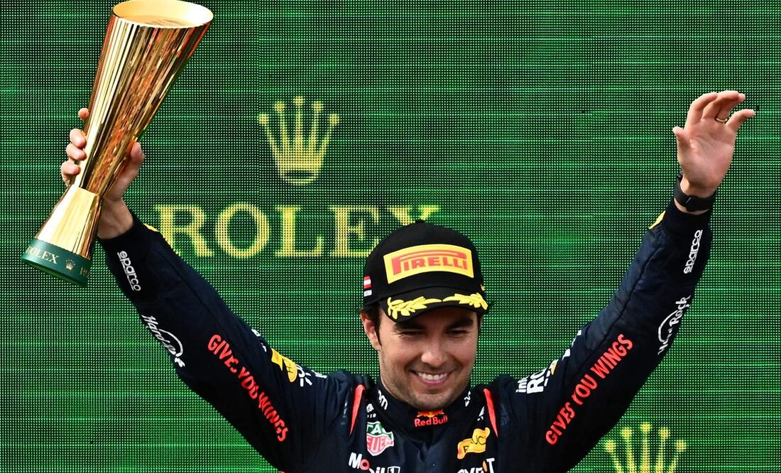 Checo Pérez, a pesar de altibajos, subió varias veces al podio en la temporada 2023 - Foto: AFP