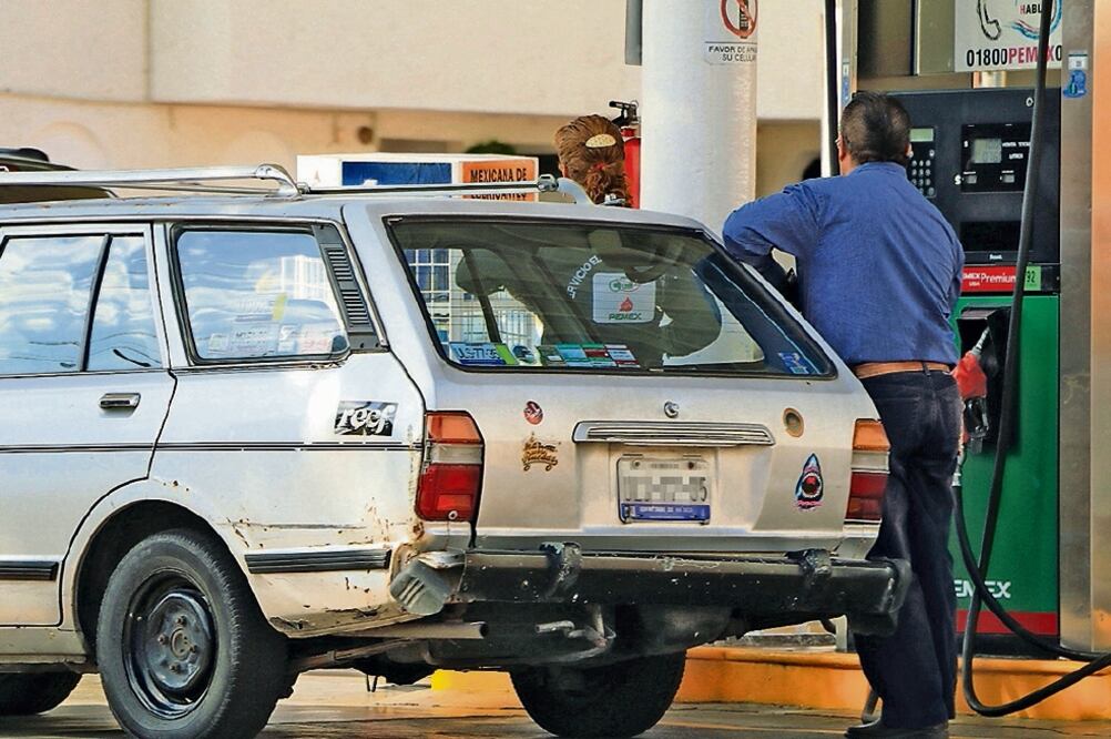 Expertos consideran que con la incorporación de etanol a la gasolina el país se ahorraría casi 25 mil millones de pesos en la importación de combustibles (ARCHIVO EL UNIVERSAL)