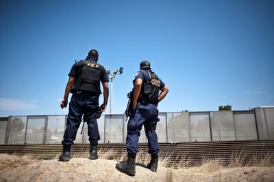 Promete EU enjuiciar a padres que paguen a "coyotes" para cruzar frontera