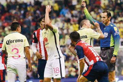 Chivas amarga festejo Águila