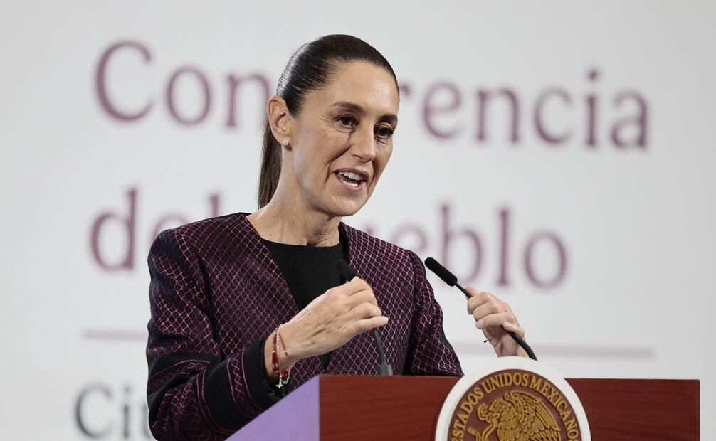 La presidenta de México, Claudia Sheinbaum Pardo, aseguró que sigue la confianza en México y ejemplo de esto es el anuncio de inversión de 2 mil 750 millones de dólares de la empresa cervecera Heineken y que el peso esté por debajo de 19 pesos por dólar. Foto: AFP