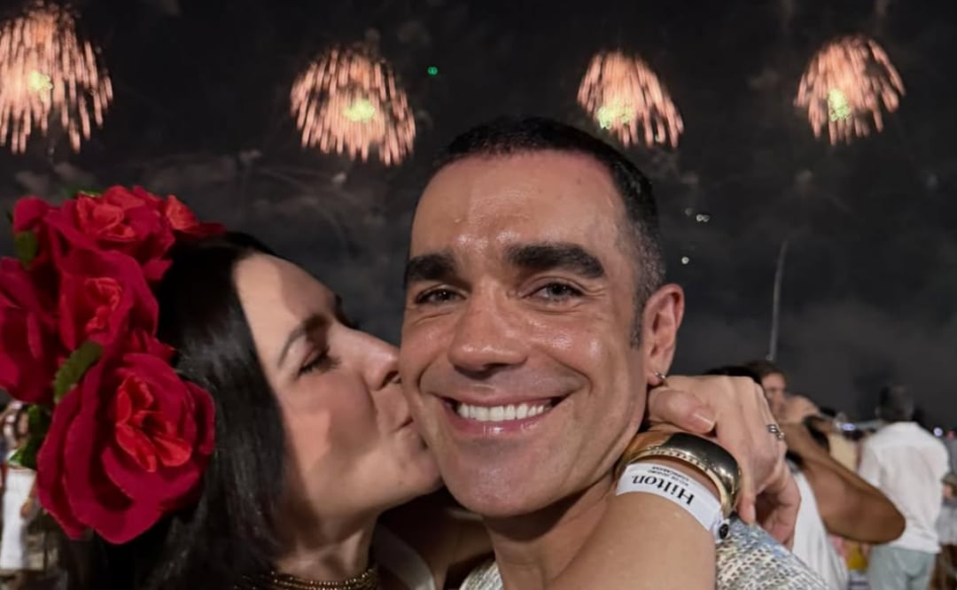 Ariadne Díaz y el actor Marcus Ornellas recibieron el 2026 en Río de Janeiro, Brasil.