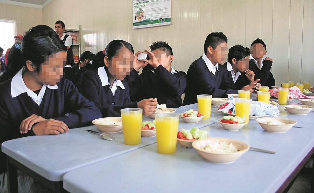 La SEP anunció que los planteles con jornada ampliada y servicio de alimentos no desaparecen, pero no señala las nuevas reglas, lo que para expertos representa una salida fácil ante críticas. Foto: Archivo/ EL UNIVERSAL 