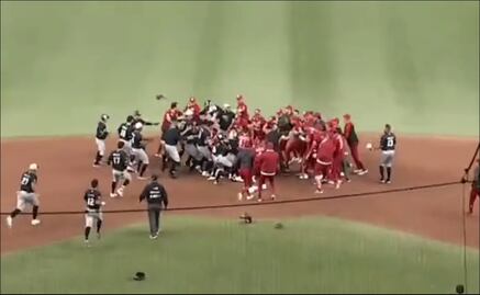 VIDEO: Batalla campal en pleno juego de béisbol entre Diablos y Guerreros
