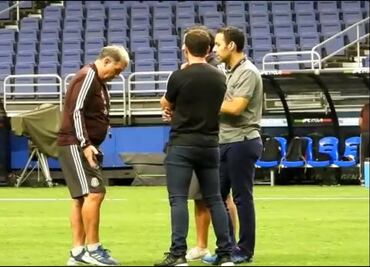 'Tata' Martino explota por la cancha del Alamodome