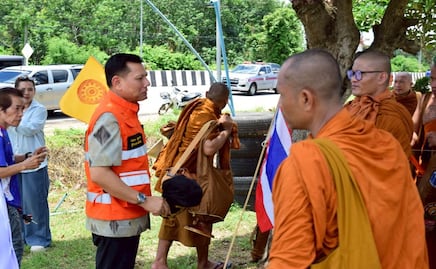 Niño atropella con una camioneta a varios monjes en Tailandia; hay 9 muertos y 20 heridos