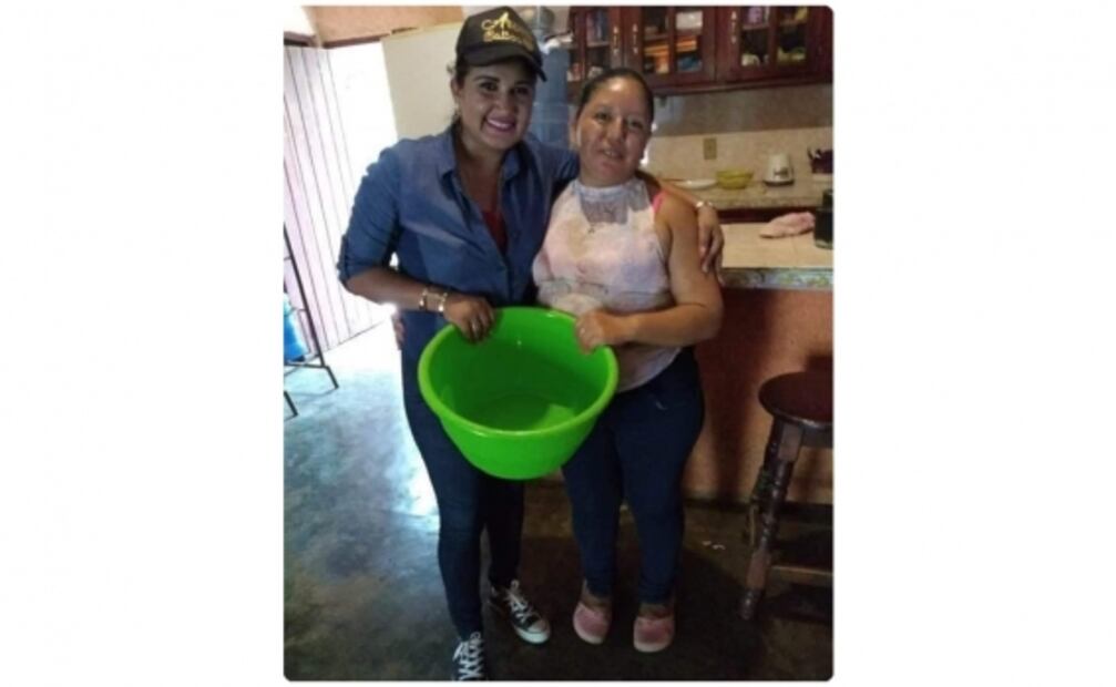 Por Día de las Madres, alcaldes chiapanecos regalan cubetas de 15 pesos