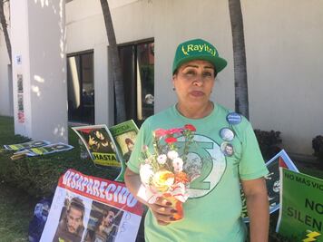 Madre y amigos marchan por 'Rayito', hombre hallado en el 'tráiler de la muerte' 