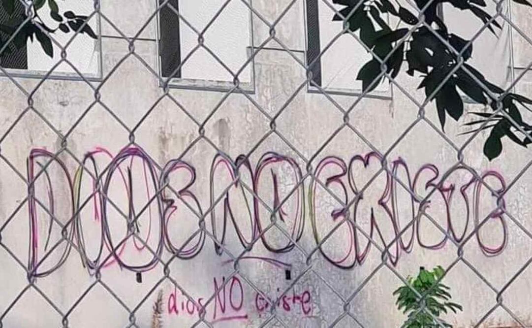 Un individuo grafiteó una iglesia y aunque fue perseguido no fue detenido. Foto: Especial