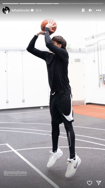 Peso Pluma encendió internet con sus lanzamientos de basquetbol. Foto: Instagram @lethalshooter