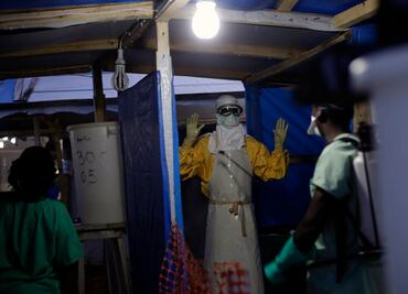 Suman seis países africanos en alerta por brote de virus del ébola