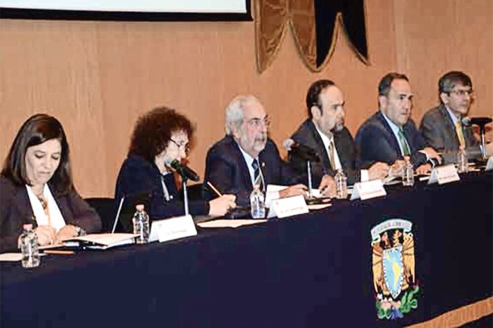 El rector de la UNAM, Enrique Graue (segundo de izq. a der.) dijo que una de las recomendaciones es que la ciencia sea un objetivo estratégico del Estado (CORTESÍA)