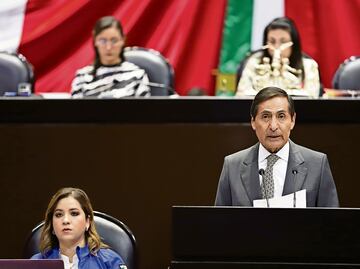 Ramírez de la O justifica déficit y culpa a PRI y PAN