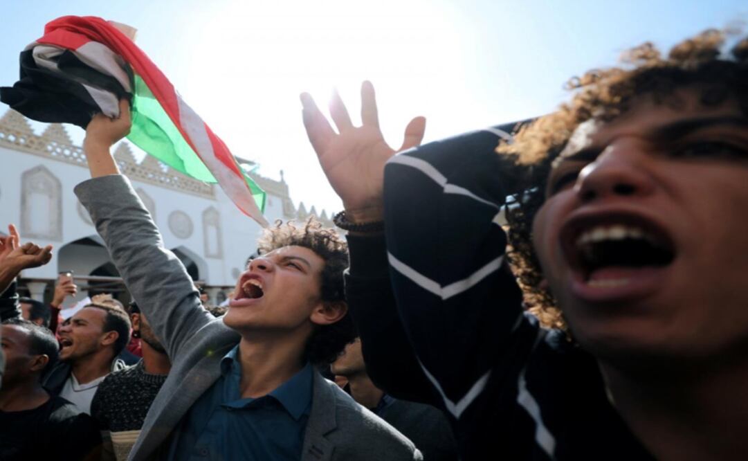 Protestors shout slogans and hold Palestinian flags during a protest – Photo: Mohamed Abd El Ghany/REUTERS