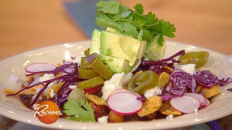 ¿Frijoles en el pozole? Así lo preparan en Rachael Ray Show