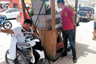 Vela a su hijo en la calle, porque no tiene dónde vivir