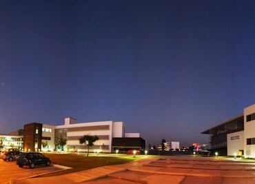 Deben aprender a cocinar antes de casarse para evitar ser apuñaladas, dice profesor a alumnas y lo suspenden