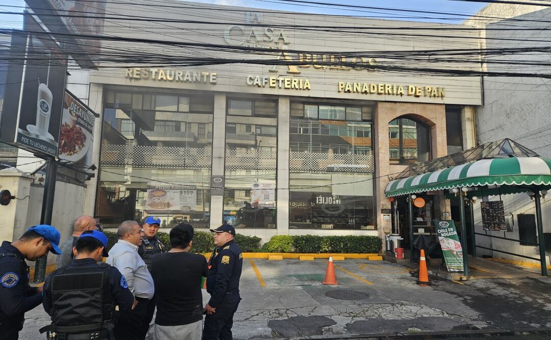 Incendio en cocina de restaurante en Polanco; bomberos controlan el fuego sin mayores afectaciones. Foto: Juan Carlos Williams