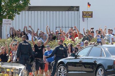Entre abucheos, Merkel promete “tolerancia cero” ante xenofobia