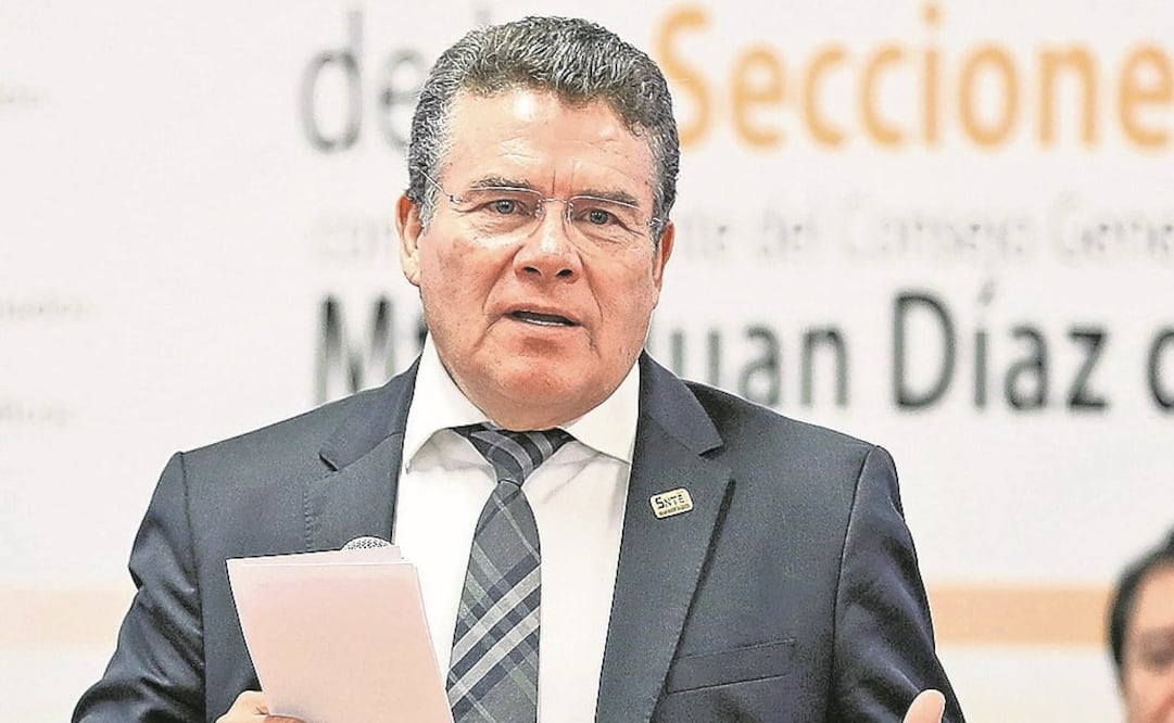 El líder del SNTE, Juan Díaz, afirma Manuel Gil, del Colegio de México, es un operador político importante de la SEP (ARCHIVO EL UNIVERSAL)