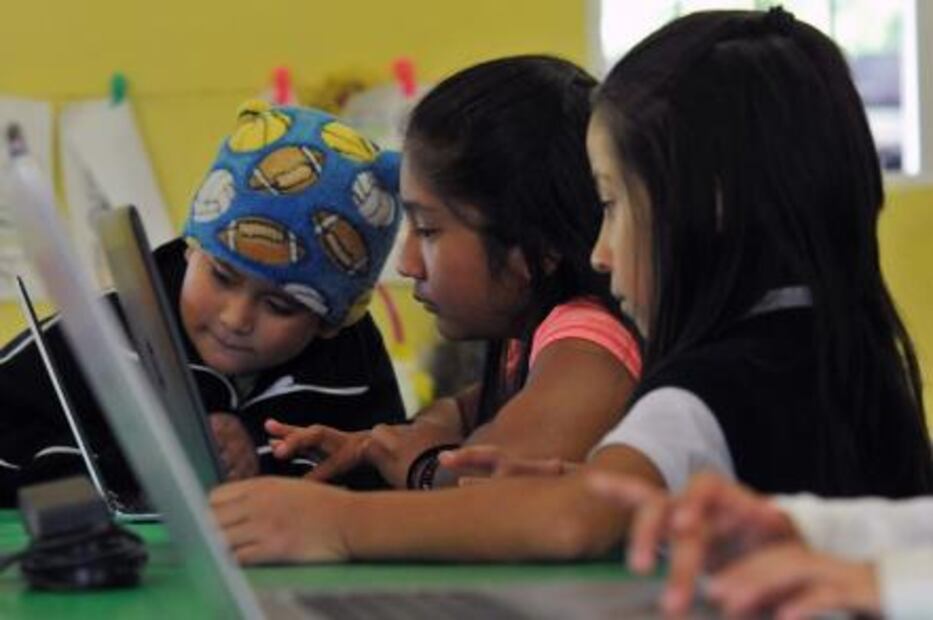 Enseñan a sordos a leer y escribir