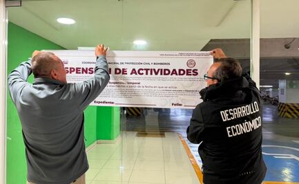 Izcalli coloca sellos de suspensión a plaza Luna Parc por caída de una lámina; revisan la seguridad del inmueble