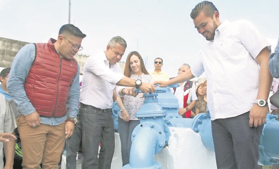 Fernando Vilchis entregó ayer las obras rehabilitadas de abastecimiento. (ESPECIAL)