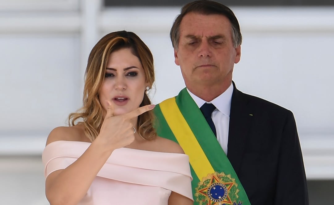 Michelle Bolsonaro rompió el protocolo y realizó su discurso en el parlatorio del Palacio de Planalto. Foto: AFP