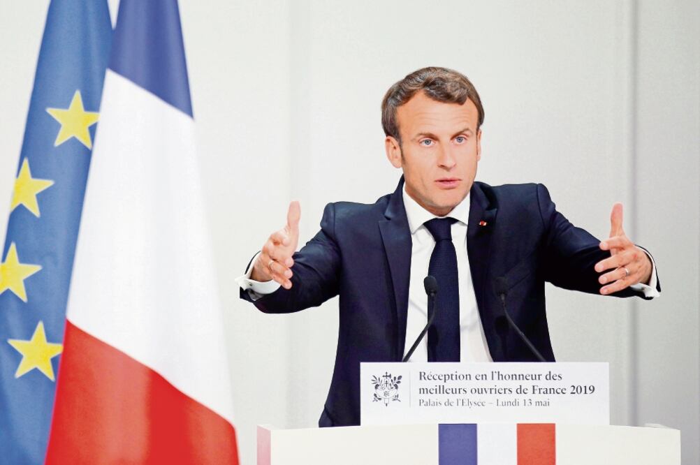 Mandatario. Emmanuel Macron, presidente francés, ayer durante un evento por el premio al Mejor Trabajador de Francia, en París. / REUTERS
