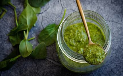 Así es como se prepara el pesto