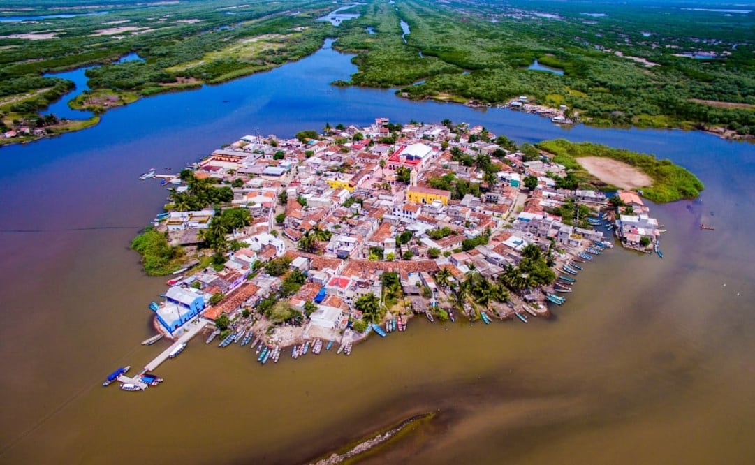 Sus calles se convierten en canales de agua durante la temporada de lluvia. Foto: Riviera Nayarit