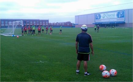Carlos Vela y Oribe Peralta, de inicio contra Costa Rica