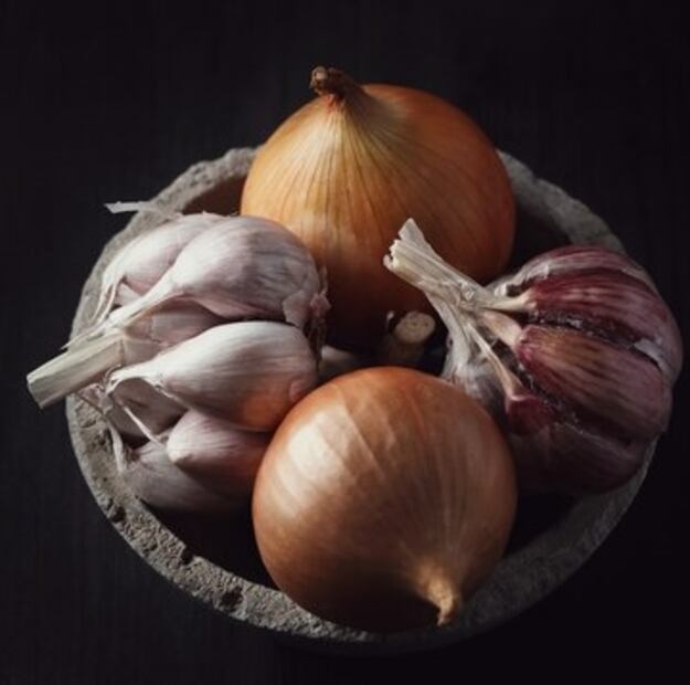 Una pomada de ajo contra el dolor. Fuente: Freepik