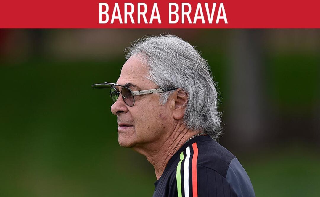 El doctor y su libreta, al pendiente de todo. Imago7