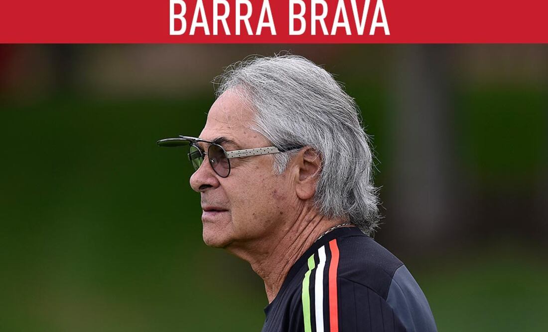 El doctor y su libreta, al pendiente de todo. Imago7