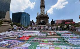 En inauguración del Mundial buscadoras protestan en el Ángel de la Independencia; aficionados celebran goles de la Selección Mexicana