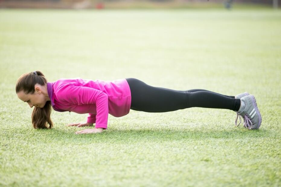 Flexiones y masa muscular. Fuente: Freepik