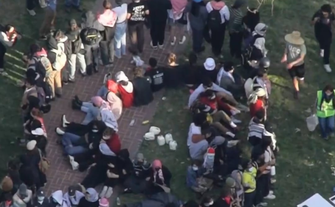 Policía repliega a manifestantes en Los Ángeles. Foto: Captura