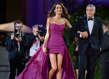 George Clooney brilla en gala y calla en Venecia
