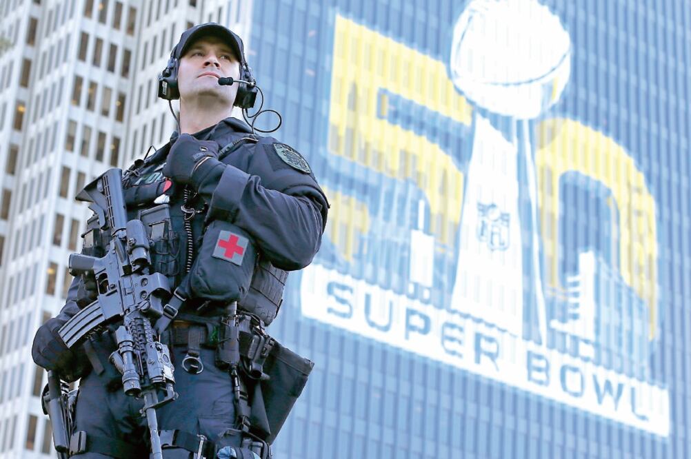 Vigilancia extrema y bien armada se implementó en Santa Clara (CHARLIE RIEDEL. AP)